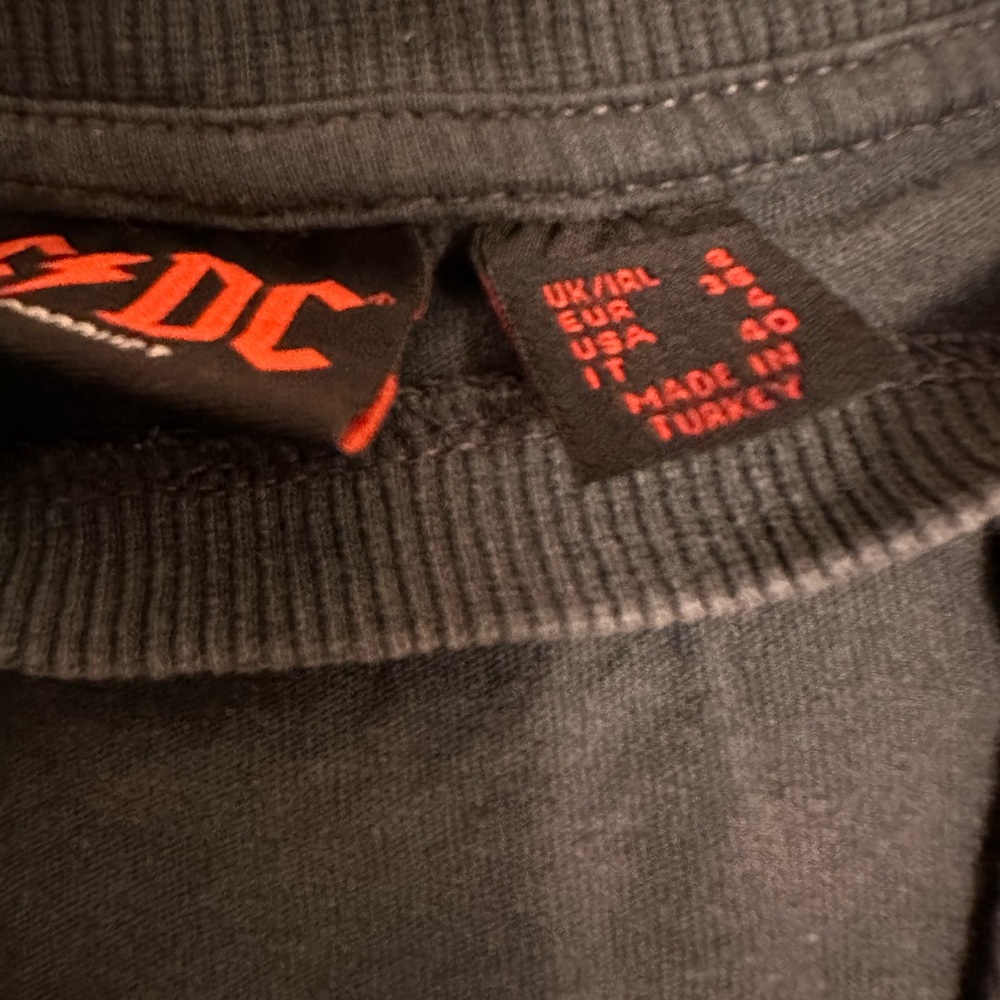 AC/DC Blow Your Video Music Band Tee Size 4 Great Condition - Picture 3 of 3